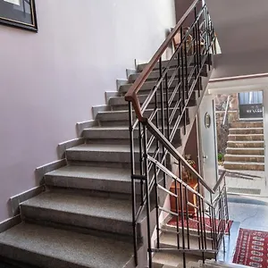 Apartmán 2+kk, 50 M2 V Klidne Lokalite. 10 Min Od Centra Prahy., Praha
